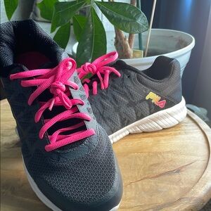 Fila Black and Pink Sneakers Modern Athletic Design